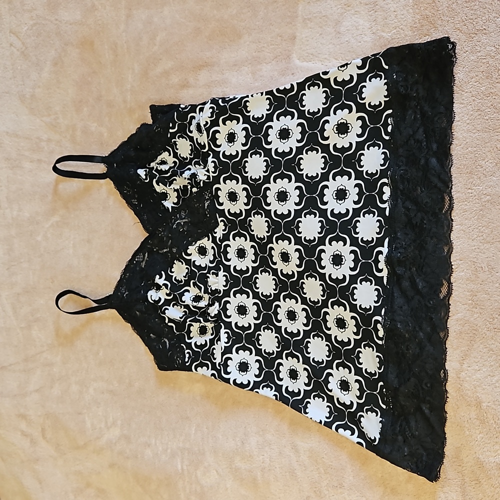 3 Tank Tops - Picture 6 of 13